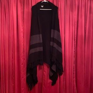 Fuzzy BareFoot Dreams pull over